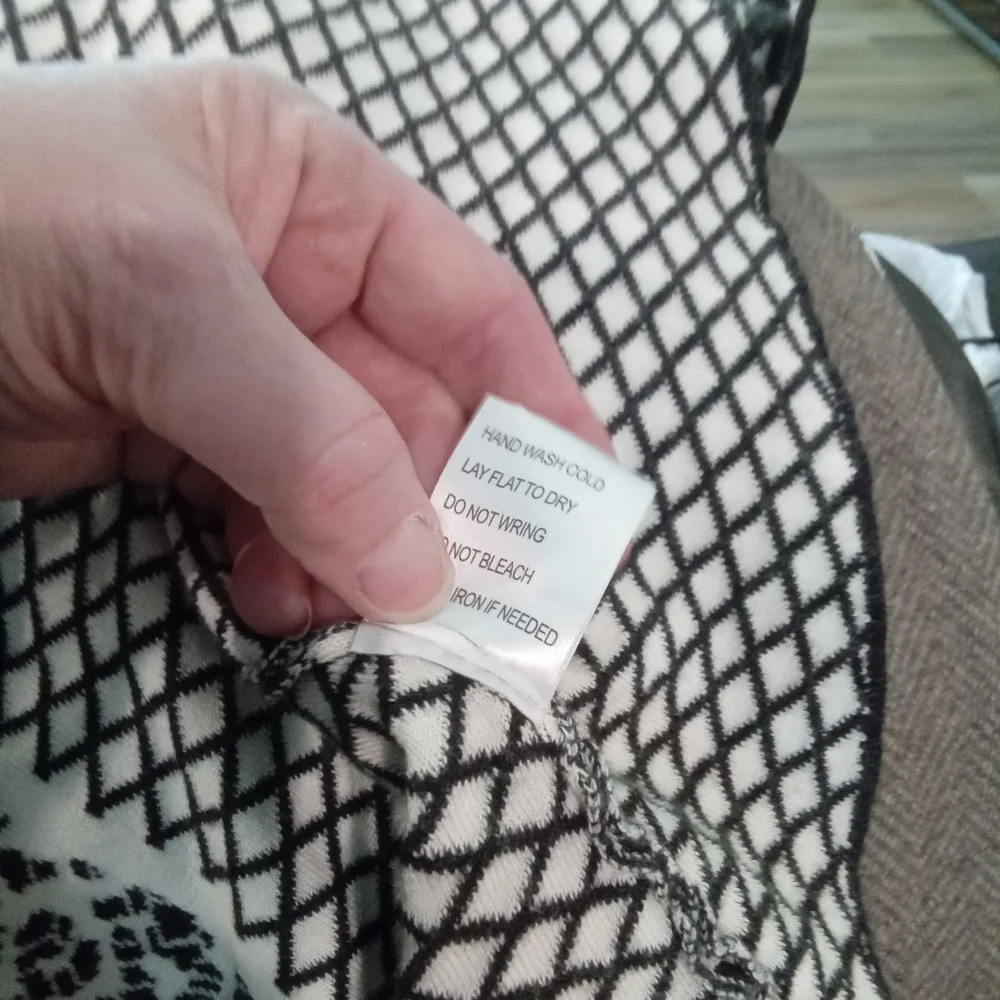 2-$10... Belldini Sz XL Black and White Patterned Open Front Waterfall Cardigan